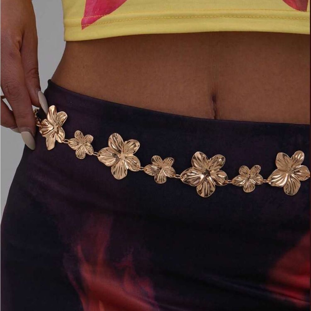 Floral Gold Belt on Black Skirt R272